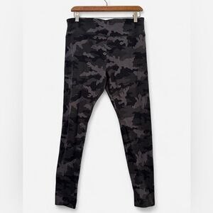 Wild Fable Black and Grey Camo Leggings Size Large